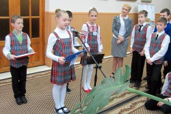 Учні 5 класу привітали усю гімназію з Днем української писемності та мови
