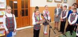 Учні 5 класу привітали усю гімназію з Днем української писемності та мови