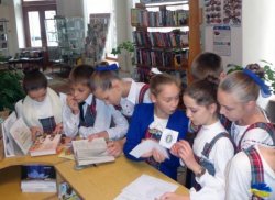 Учні 6 класу відвідали бібліотеку для юнацтва ім. О. Бойченка